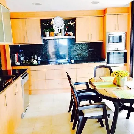 Будинок відпочинку Family House Льорет-де-Мар